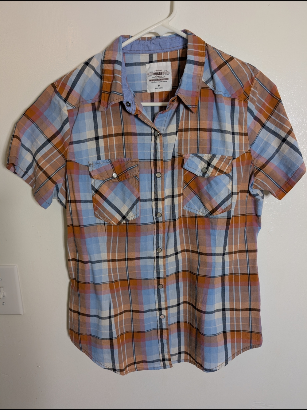 Short-Sleeve Plaid Shirt in Blue & Brown